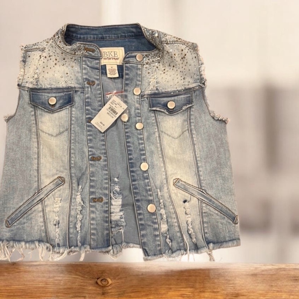 NWT BKE Studded Denim Vest
MEDIUM - Picture 5 of 7